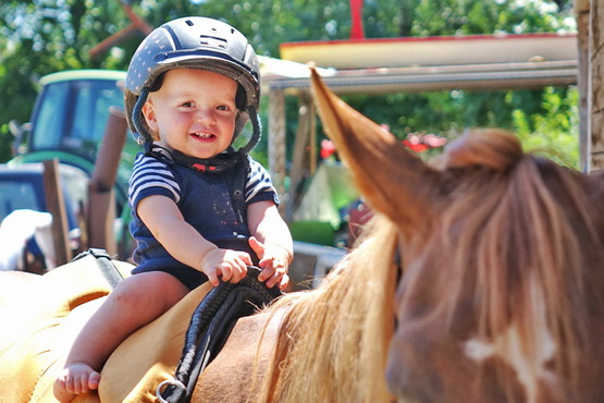 Aliana Mueller - Mom-Baby Riding